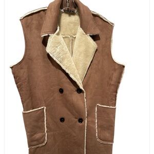 Woman vest, jacket, furry on the inside, gently loved tan color with pockets
